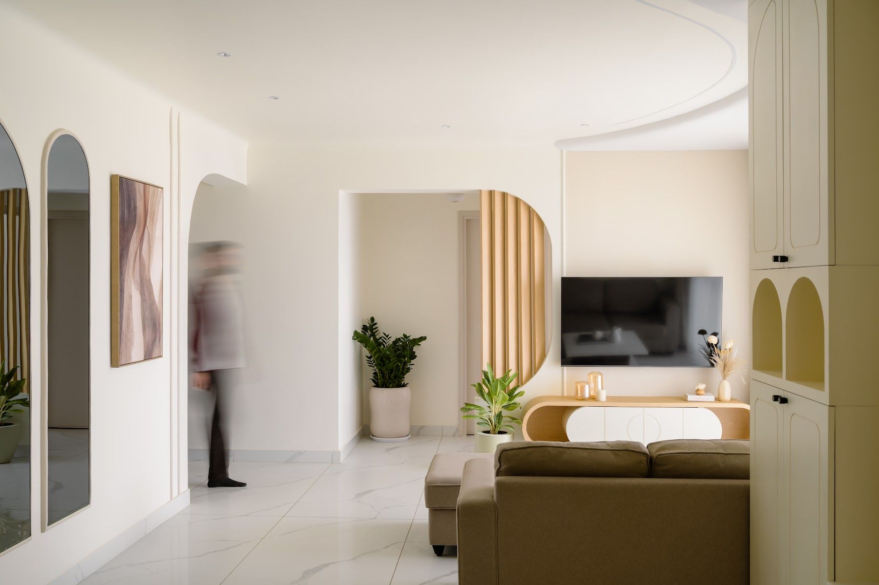 Living room with arched doorways designed by MSSV